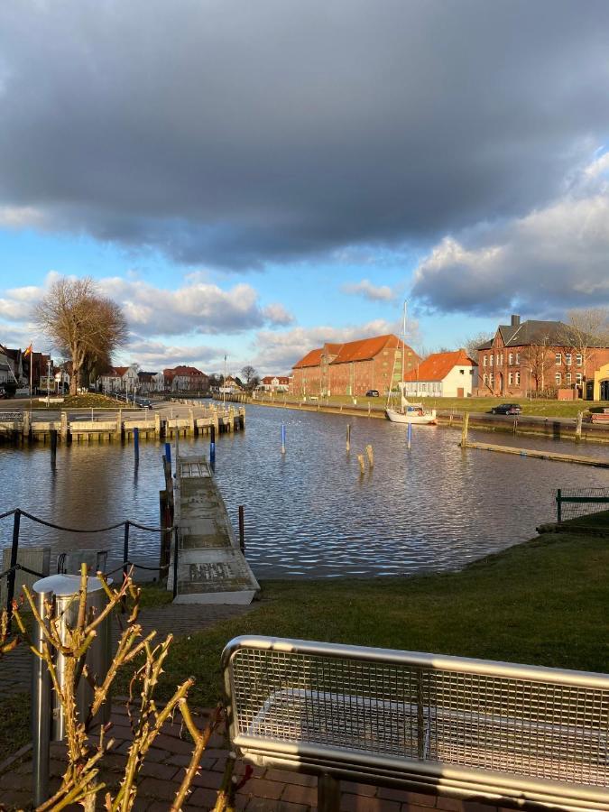 Gasthaus Hafenblick Tonning Bagian luar foto