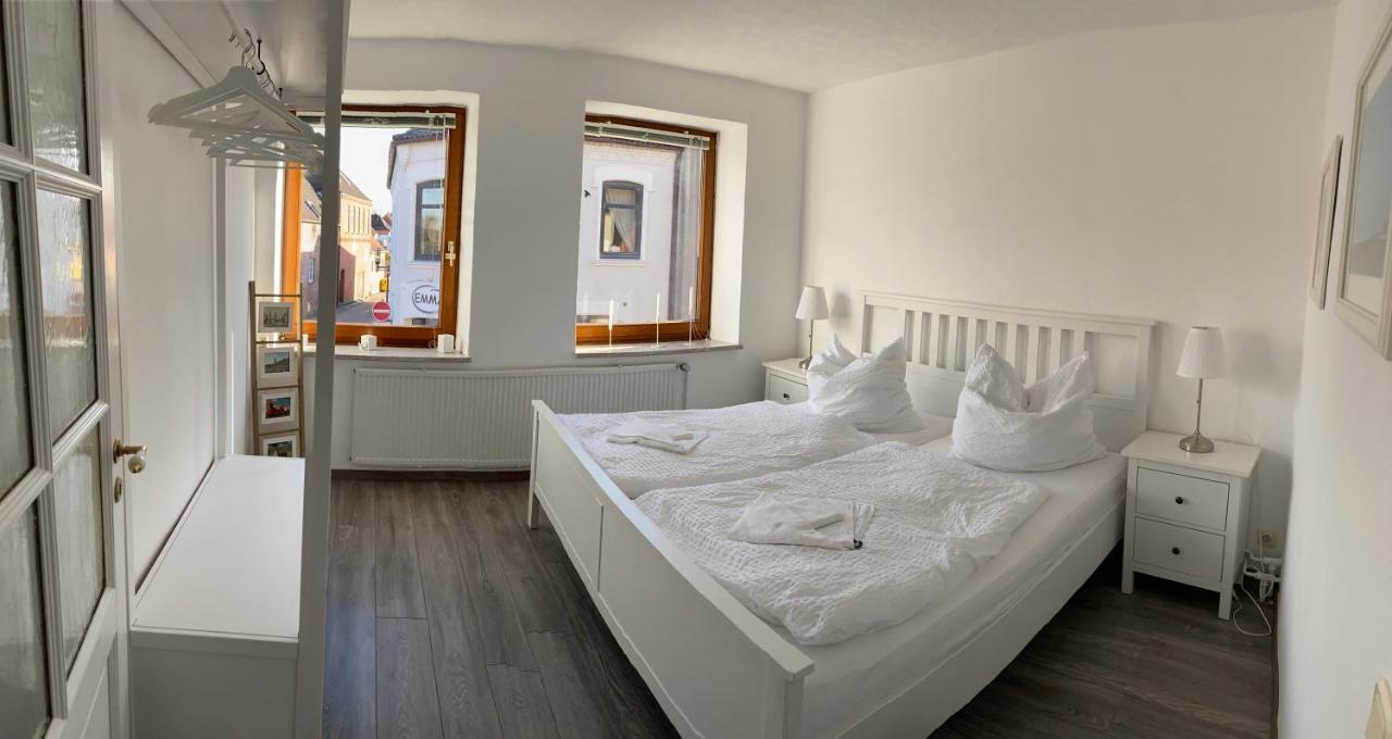 Gasthaus Hafenblick Tonning Bagian luar foto