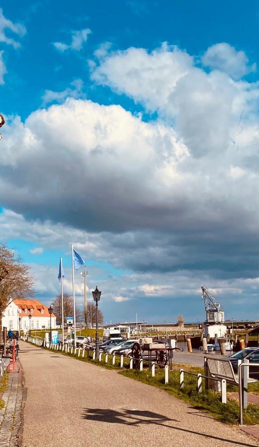 Gasthaus Hafenblick Tonning Bagian luar foto