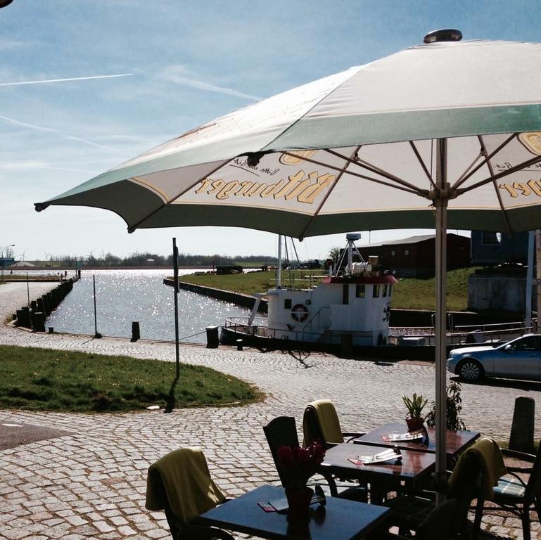 Gasthaus Hafenblick Tonning Bagian luar foto