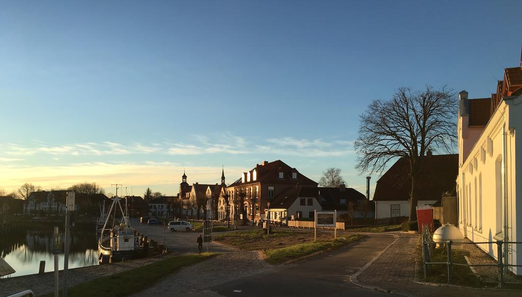 Gasthaus Hafenblick Tonning Bagian luar foto
